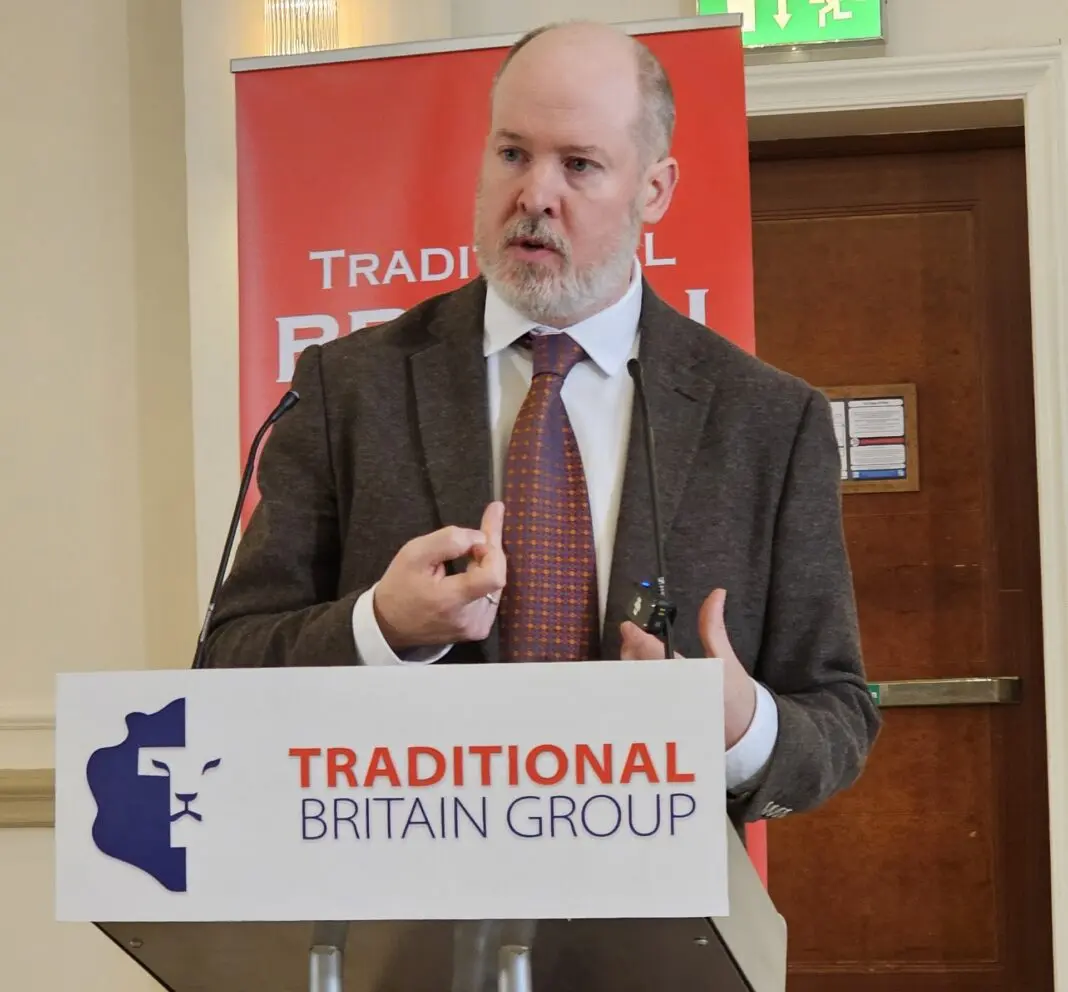 Rašytojas, dailininkas Alexander Adams