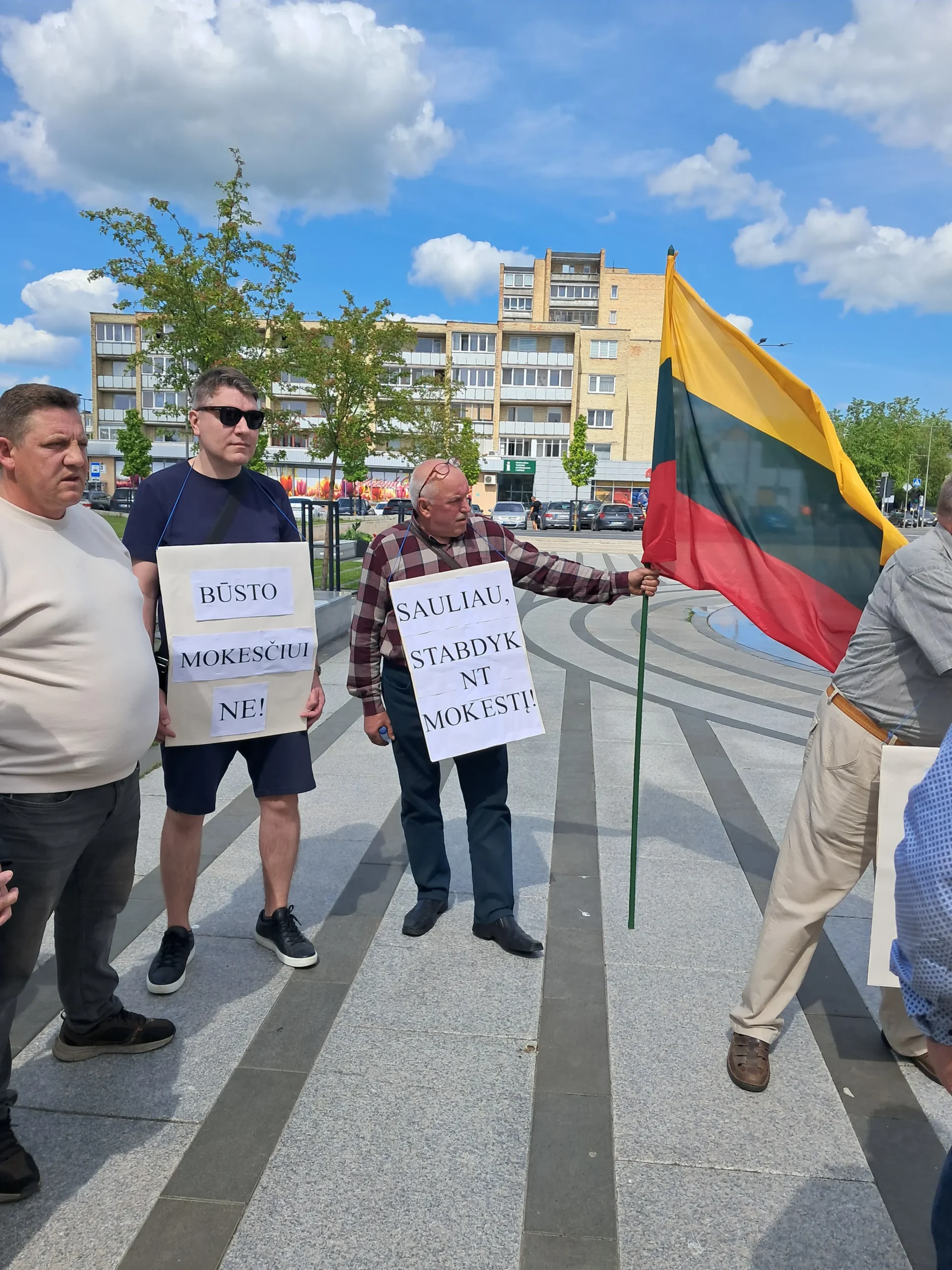 Piketo prie Radviliškio Savivaldybės dalyviai