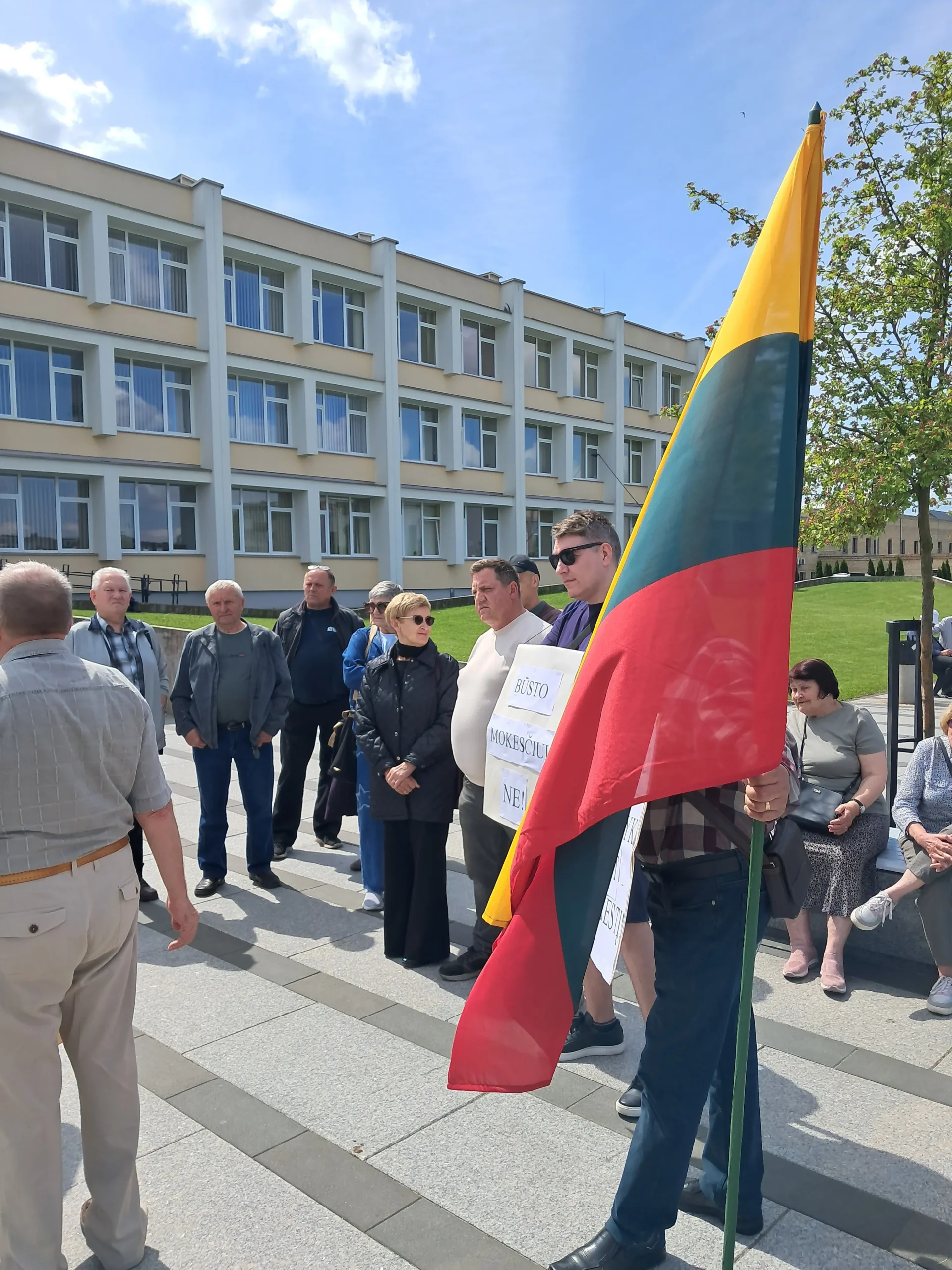 Piketo prie Radviliškio Savivaldybės dalyviai